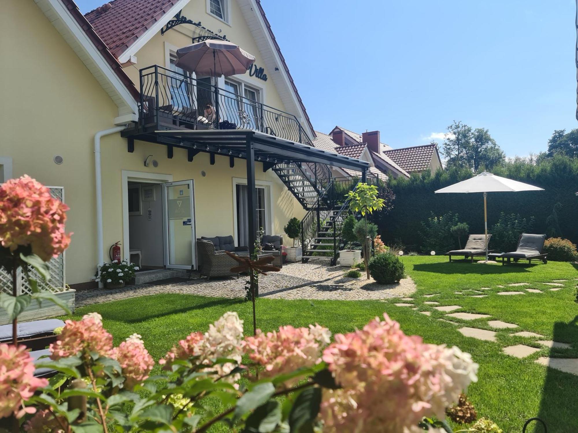 Apartamenty "La Villa" Z Klimatyzacja, Ogrodem, Parkingiem, Blisko Centrum Kudowa Zdroj Exterior photo